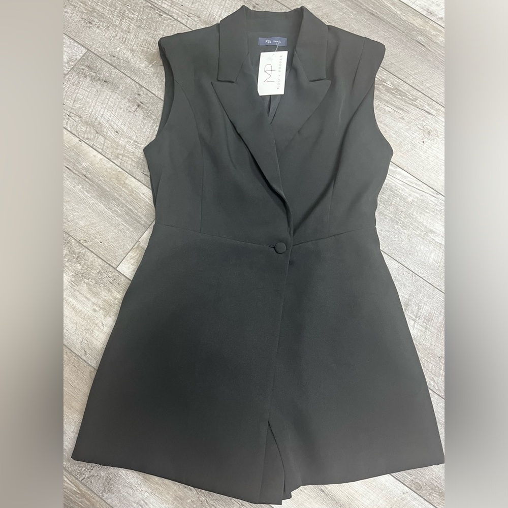 Kld brand padded shoulder tuxedo like tux skort side zip jumper romper dressy L